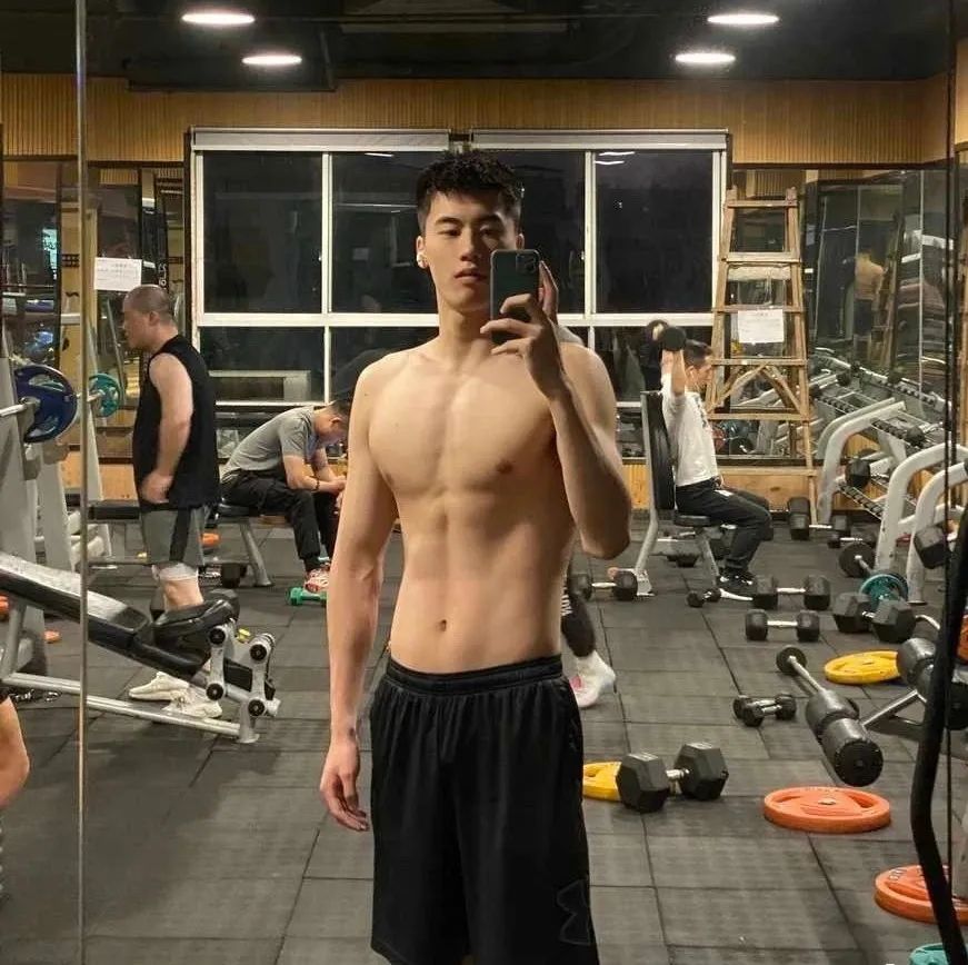黄景瑜真的很会顶胯！这镜头也就看了几十遍吧！