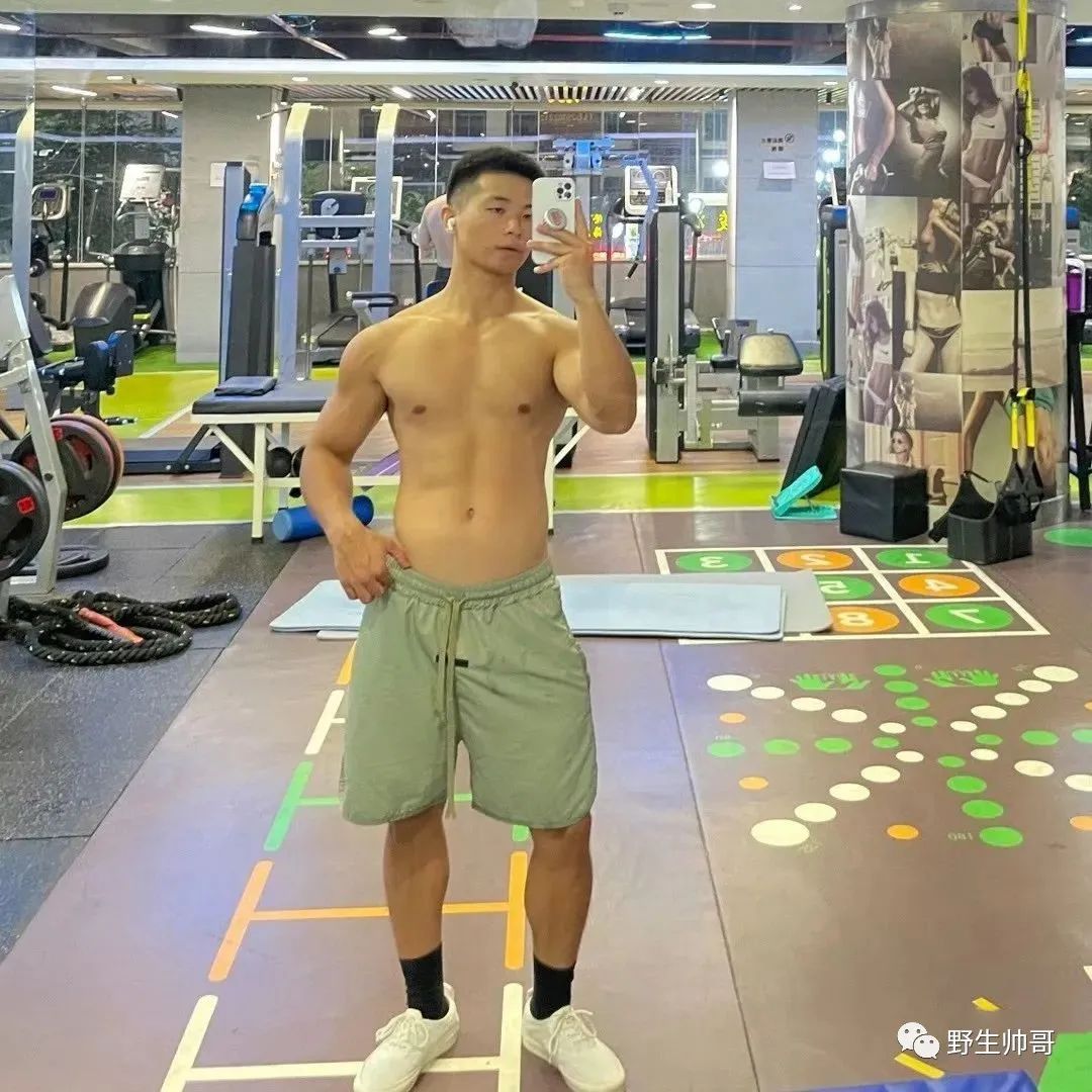 上海19的寸头长腿男自拍