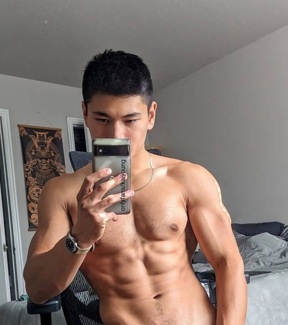 推上33万粉的超火网红肌肉小哥,穿灰裤子真实力!