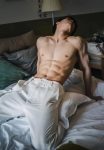 192cm体育游泳男神,时尚模特气质登上封面