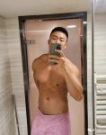 围一条浴巾的山东肌肉大胸男，大鼻子太会撩了！