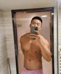 大鼻子肌肉男浴巾下的风采,太会拍照了!