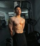 185CM肌肉男直播,砸到重点部位!