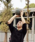 南宁覃森平替20体育生穿内裤自拍,拉低裤子秀腹肌大实力!