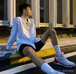 189篮球体育生，篮球社社长，白袜大长腿，学弟换不停........