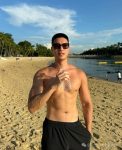 寸头肌肉男医生脱啦,想找他体检!