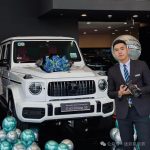 奔驰4S店的正装男主播脱衣自拍？西裤穿很紧男客户居多