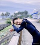 海边小哥脱掉潜水服身材湿透!喜欢这样的!