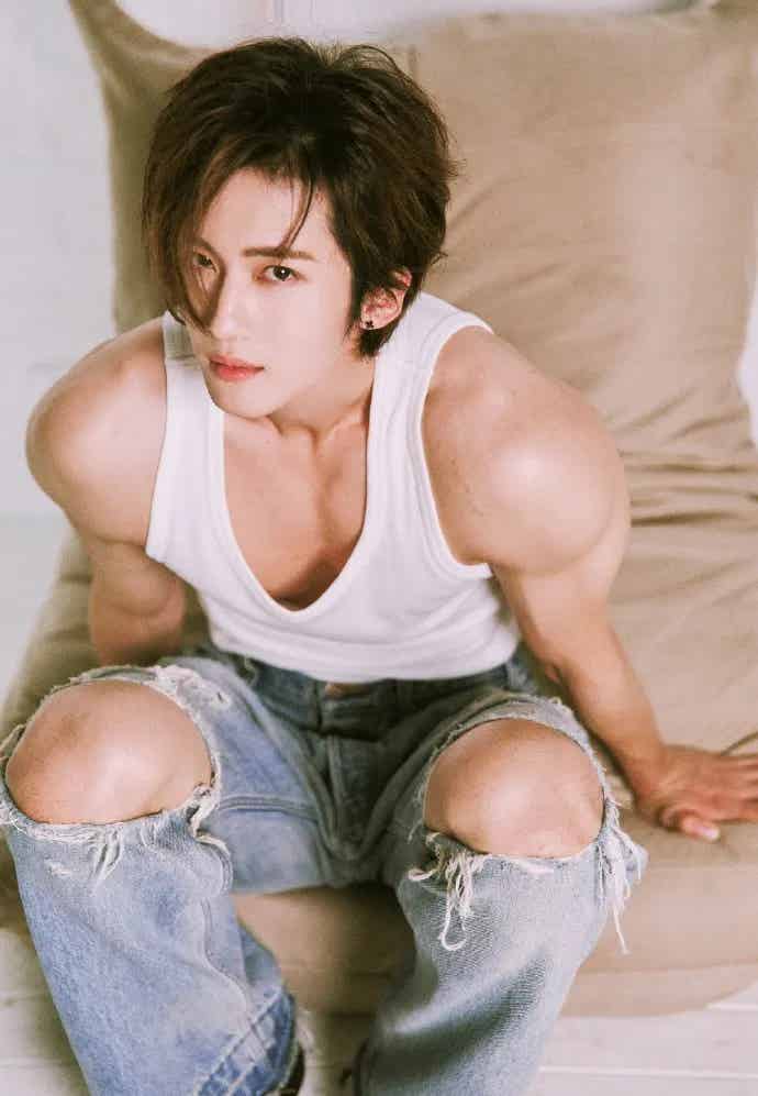 《大梦归离》男配角：胸肌练得有多大，走红毯就有多尴尬？！-小蓝短视频