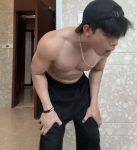 武汉大学这位男大的胸肌也太大大大了！