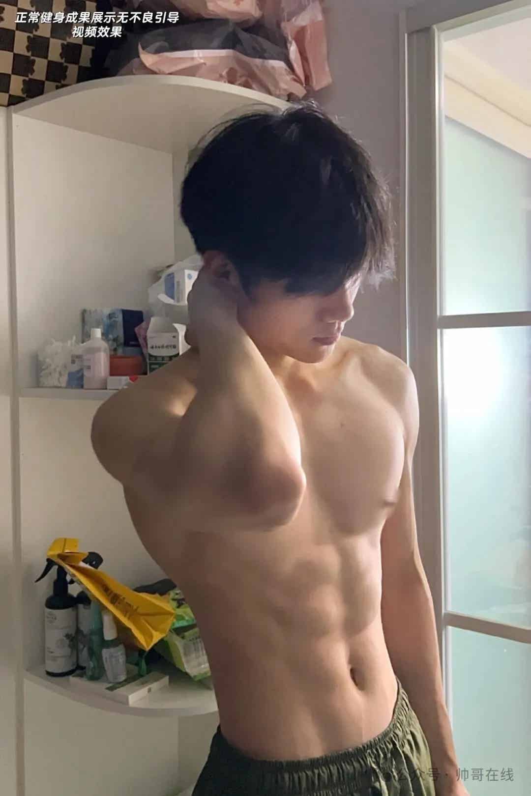 图片[7]-06年薄肌体育生弟弟，年轻的身子太诱人了！-小蓝短视频