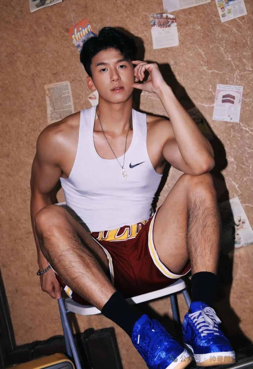 图片[6]-帅到扛不住？荷尔蒙爆棚的真体育生 | 网红帅哥-小蓝短视频