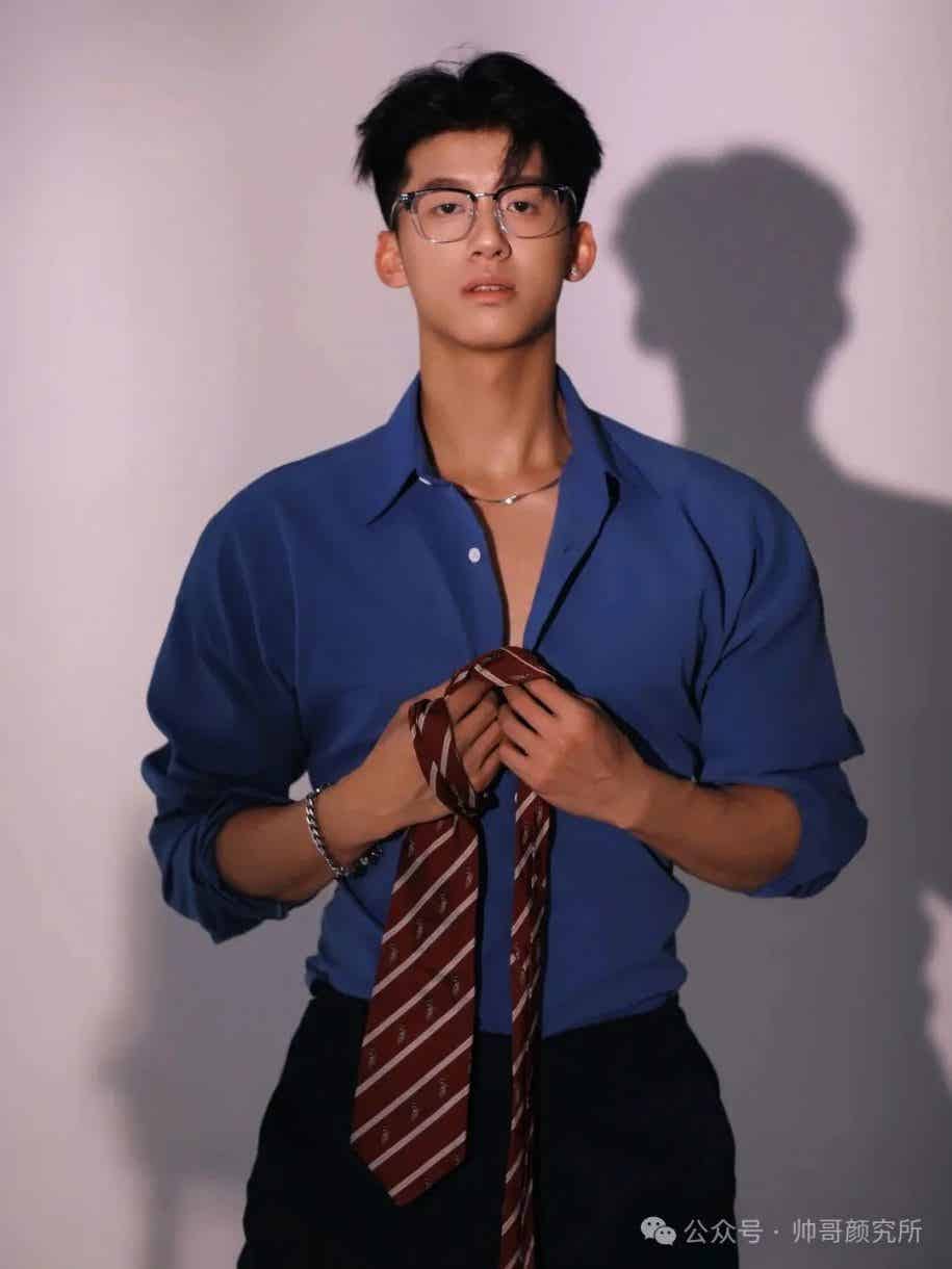 图片[8]-帅到扛不住？荷尔蒙爆棚的真体育生 | 网红帅哥-小蓝短视频