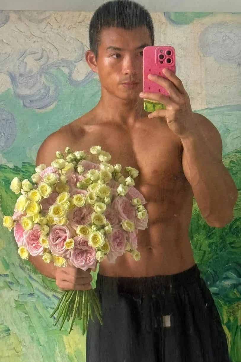 图片[6]-广东黑皮寸头肌肉退伍小哥，这腹肌太硬了-小蓝短视频