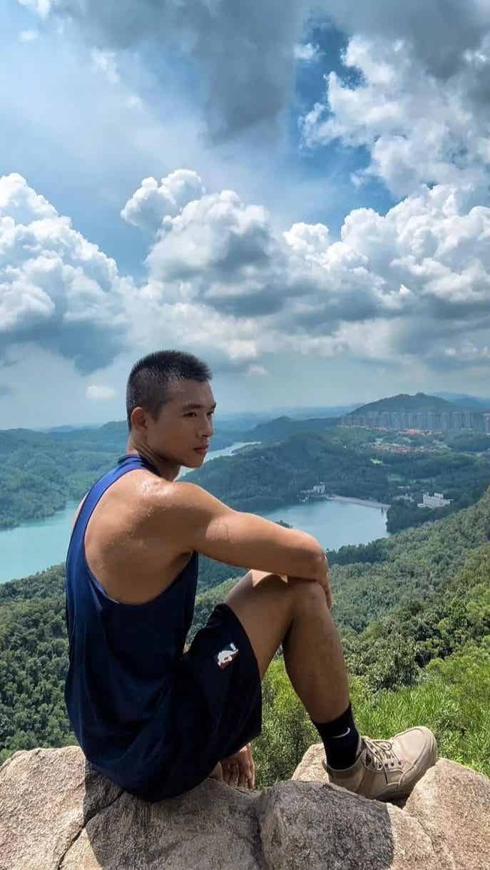 图片[8]-广东黑皮寸头肌肉退伍小哥，这腹肌太硬了-小蓝短视频
