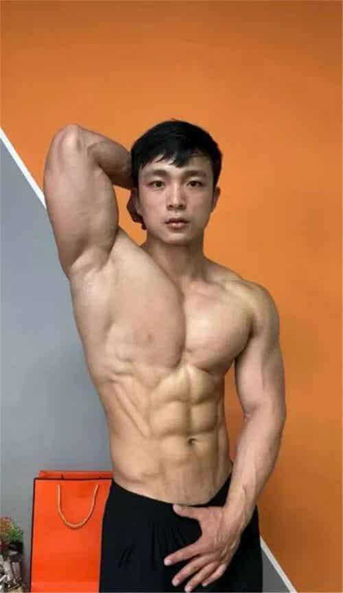 五位被采访过的肌肉网红博主！-小蓝短视频