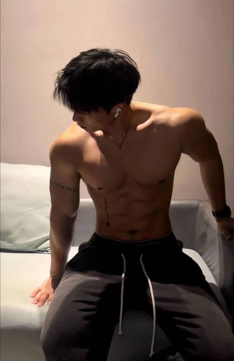 图片[3]-182cm的粗大双开门帅男大直男！-小蓝短视频