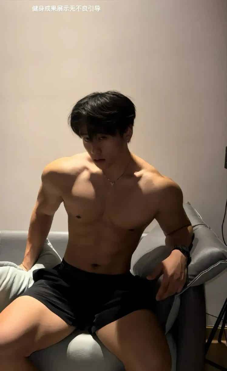 图片[5]-182cm的粗大双开门帅男大直男！-小蓝短视频