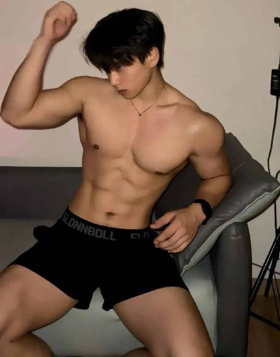 图片[8]-182cm的粗大双开门帅男大直男！-小蓝短视频