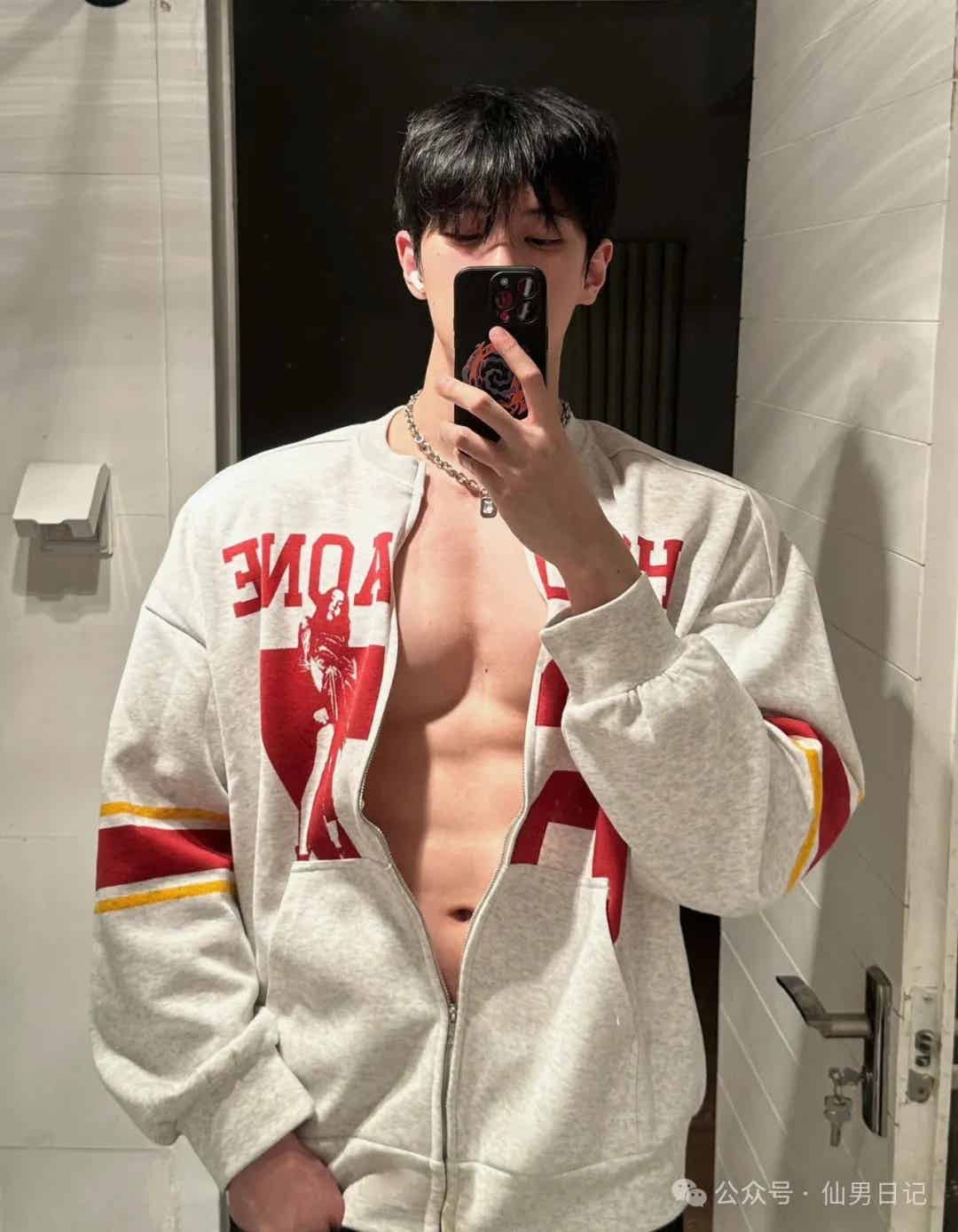 图片[9]-职场不好混！互联网程序员已经开始卷腹肌了……-小蓝短视频