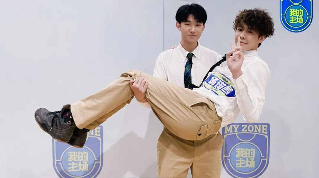 图片[3]-体育生说脱就脱！这档国产综艺，入选“必吃榜”-小蓝短视频