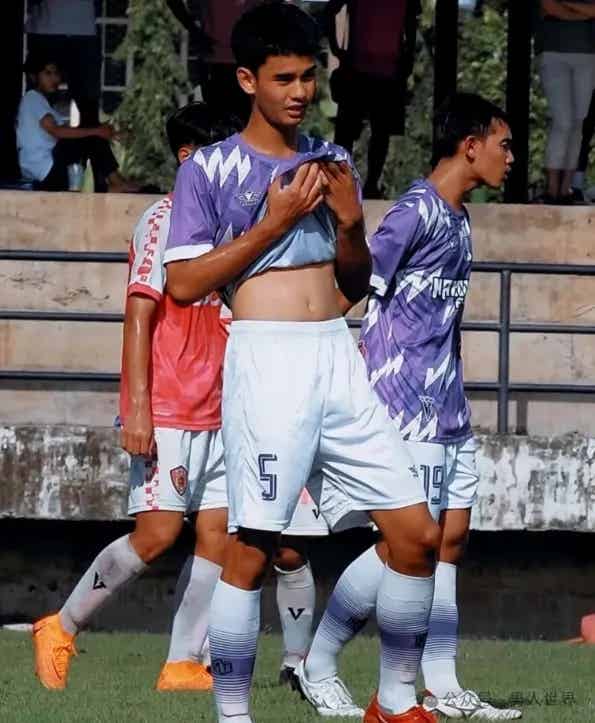 图片[2]-高中帅帅小黑皮钻石体育生-小蓝短视频