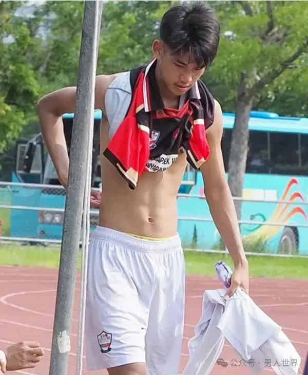 图片[8]-高中帅帅小黑皮钻石体育生-小蓝短视频