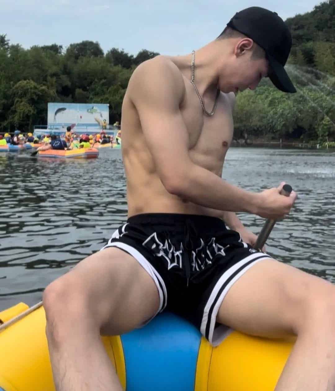 图片[16]-体育生说脱就脱！这档国产综艺，入选“必吃榜”-小蓝短视频