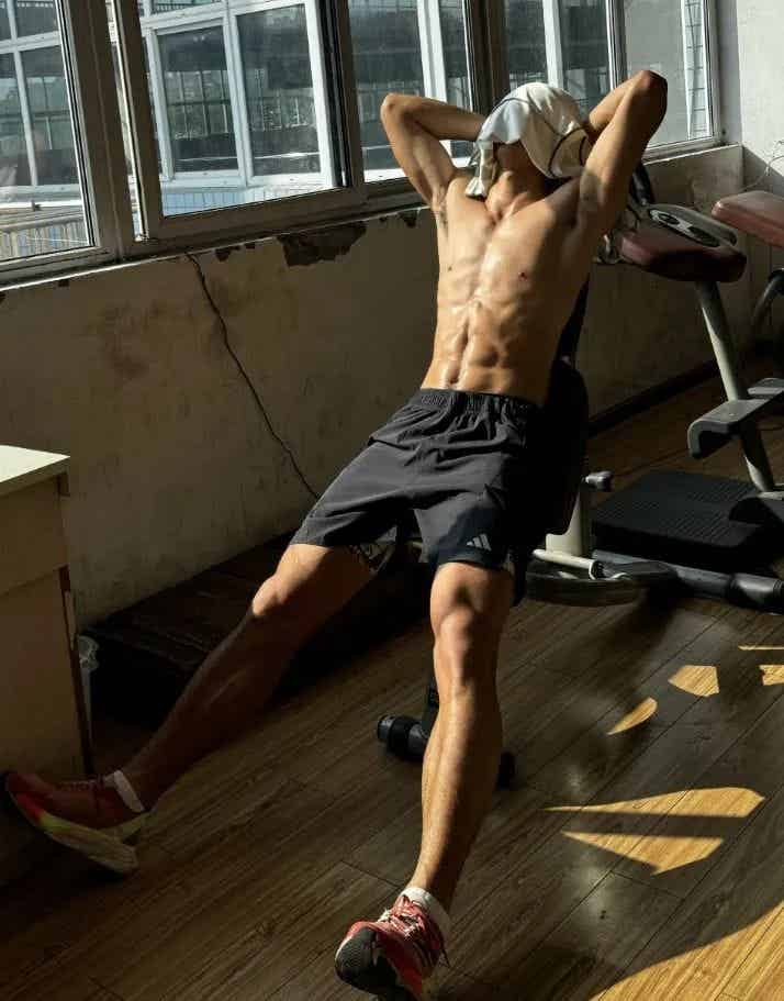 图片[19]-体育生说脱就脱！这档国产综艺，入选“必吃榜”-小蓝短视频