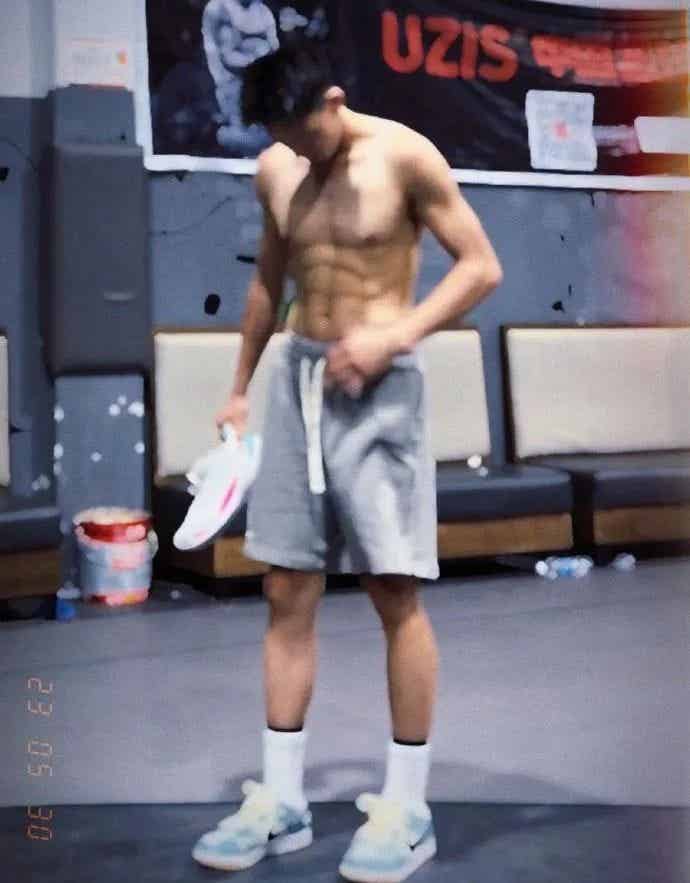 图片[20]-体育生说脱就脱！这档国产综艺，入选“必吃榜”-小蓝短视频