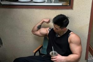 高大威猛的健身教练，真是太大太粗了！