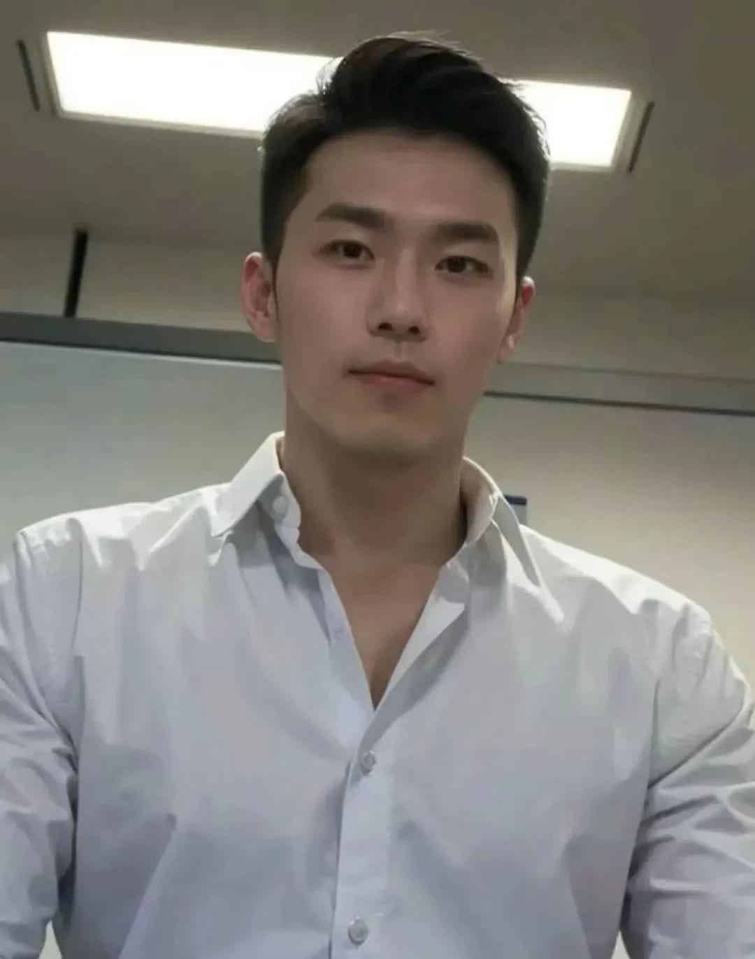 图片[1]-正气凌然的山东帅哥！-小蓝短视频