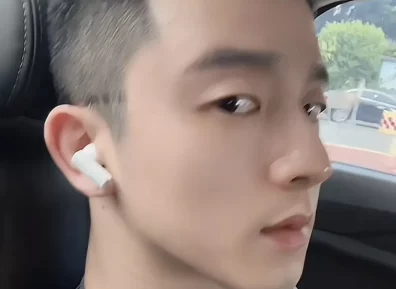 银行正装野生男穿运动裤太好看了！