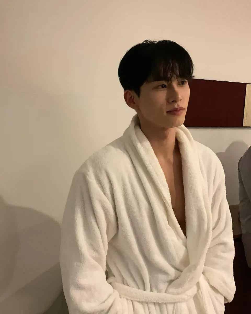 图片[8]-韩国十八线男配角，一身肌肉全靠修容笔？-小蓝短视频