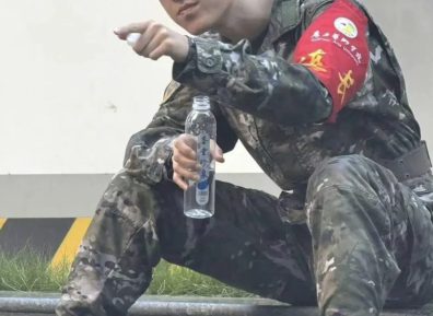 广西的帅教官？！长的太好看啦！