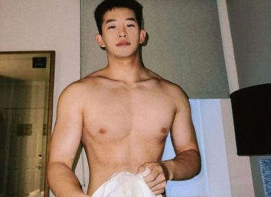 小奶狗学霸脱衣大秀腹肌，这到底是谁在谈啊啊？！