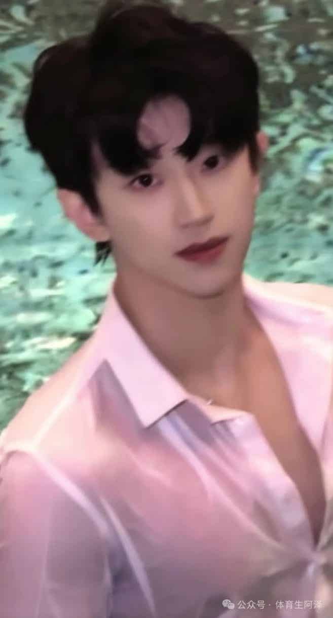 图片[6]-某直男网红被大姐爆料塌房，现又为流量直男装基-小蓝短视频