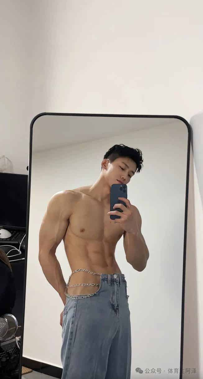 图片[2]-CK内裤新晋顶流男模，裤子从来没拉上过......-小蓝短视频