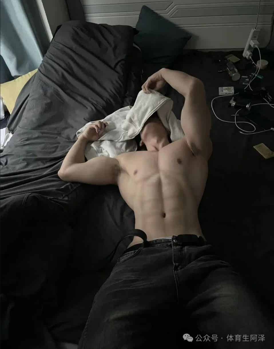 图片[3]-CK内裤新晋顶流男模，裤子从来没拉上过......-小蓝短视频
