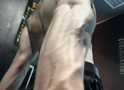 CK内裤新晋顶流男模,裤子从来没拉上过......