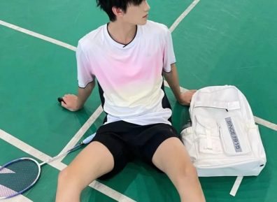 深圳高中体育生校草，学弟称私下尺度好大.....