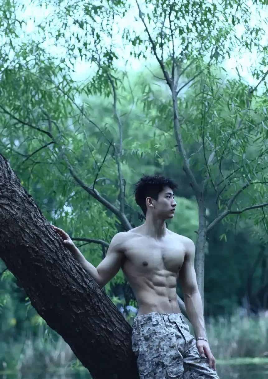 图片[3]-奶帅奶帅的八块白皮腹肌体育生！-小蓝短视频