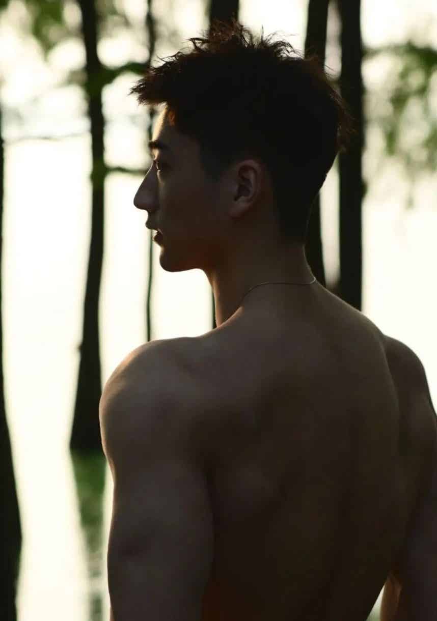 图片[7]-奶帅奶帅的八块白皮腹肌体育生！-小蓝短视频