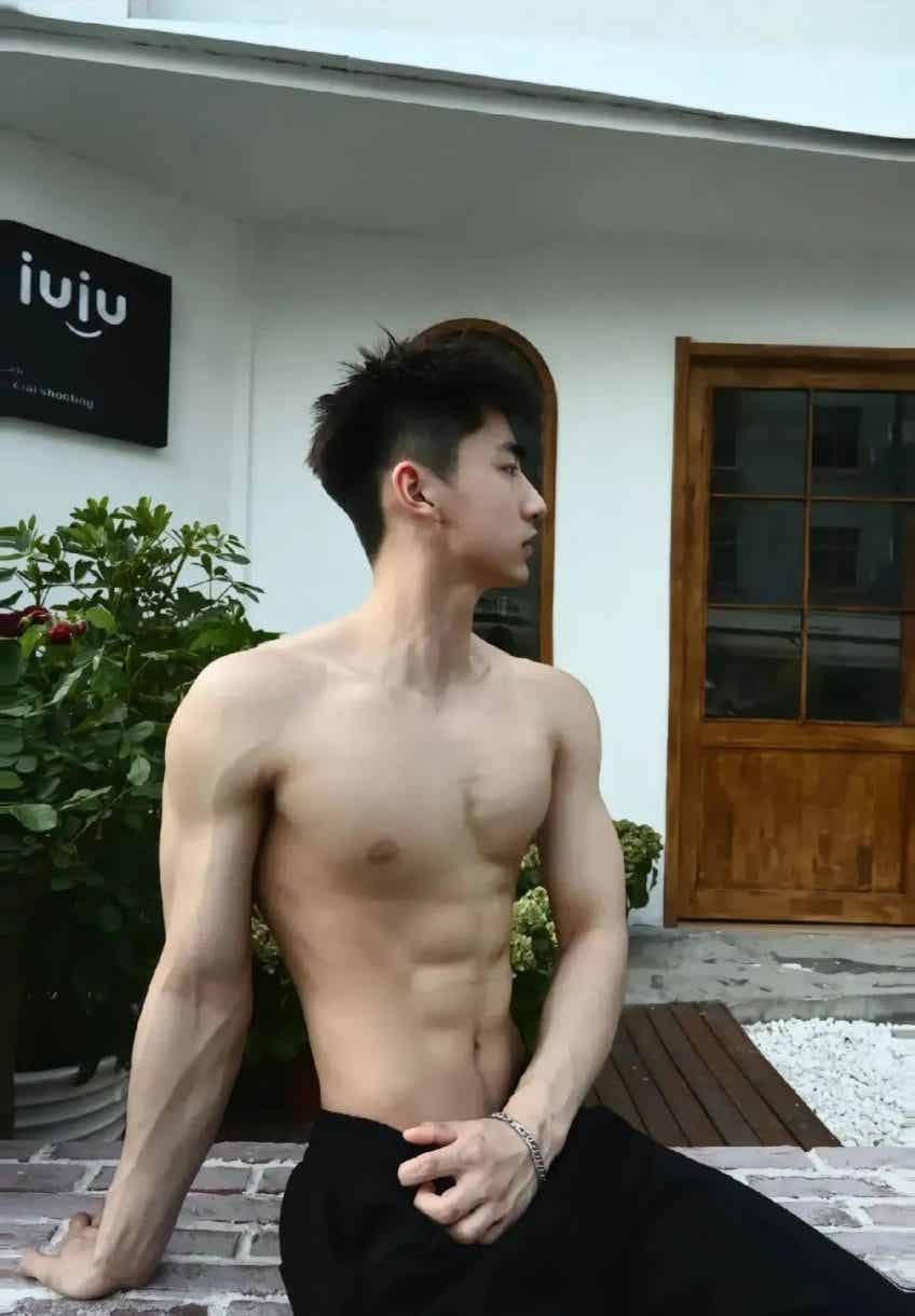 图片[11]-奶帅奶帅的八块白皮腹肌体育生！-小蓝短视频