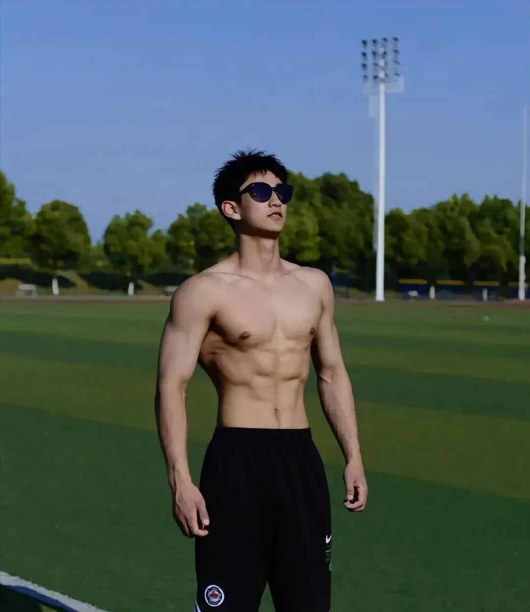 图片[12]-奶帅奶帅的八块白皮腹肌体育生！-小蓝短视频