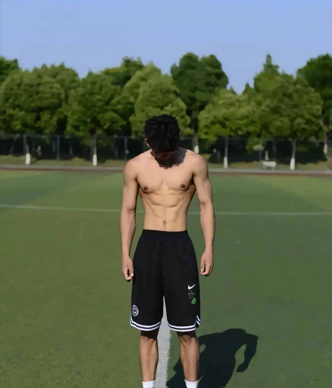 图片[13]-奶帅奶帅的八块白皮腹肌体育生！-小蓝短视频