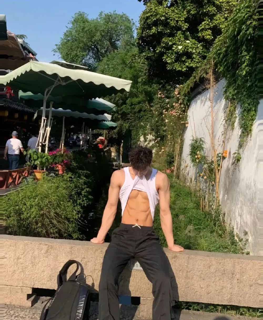 图片[14]-奶帅奶帅的八块白皮腹肌体育生！-小蓝短视频