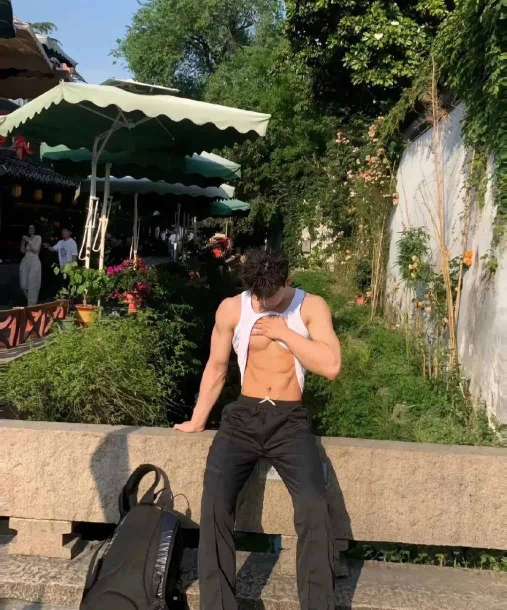 图片[15]-奶帅奶帅的八块白皮腹肌体育生！-小蓝短视频