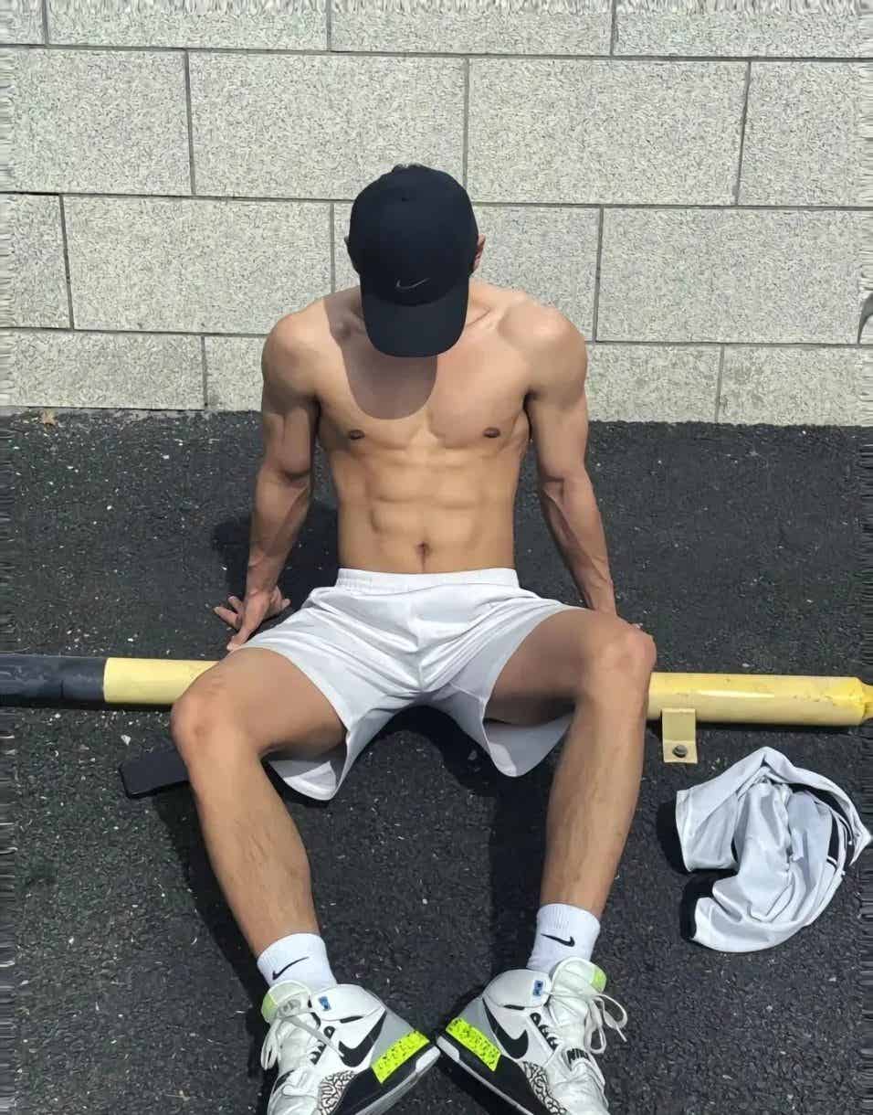 图片[18]-奶帅奶帅的八块白皮腹肌体育生！-小蓝短视频