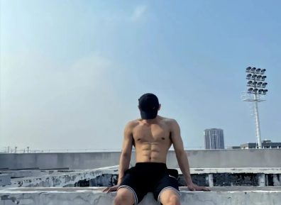 奶帅奶帅的八块白皮腹肌体育生!